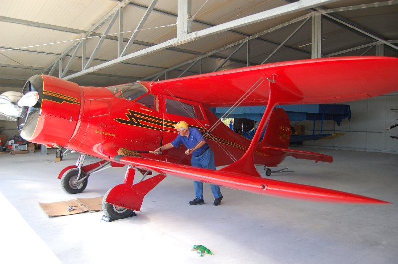 DSC_5412.JPG - Beechcraft D17S Staggerwing and Captain Biff Windsock (www.captainbiff.com)