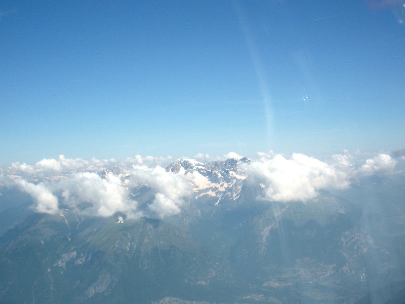 DSCN5408.JPG - Si inizia il giro delle Dolomiti di Brenta dal versante Sud, per poi entrare in Val Rendena...