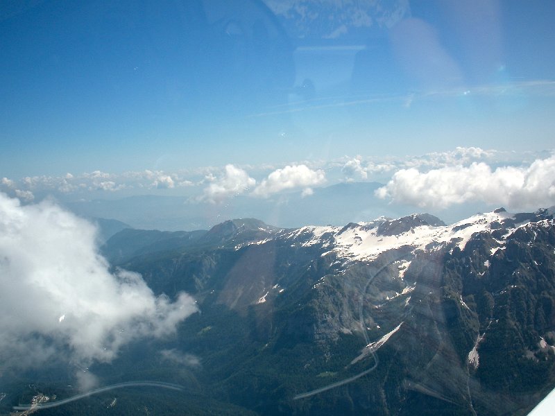 DSCN5433.JPG - In cima al gruppo, si va verso Ovest nella Val di Sole direzione Passo Tonale...