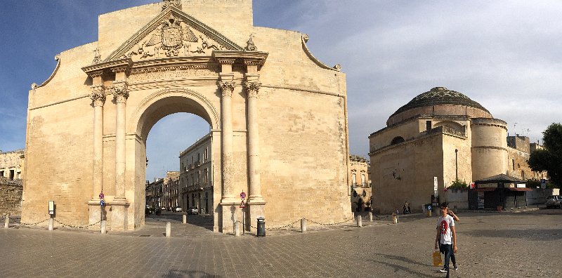 DSC_6564f.jpg - Porta Napoli e Palazzo Guarini