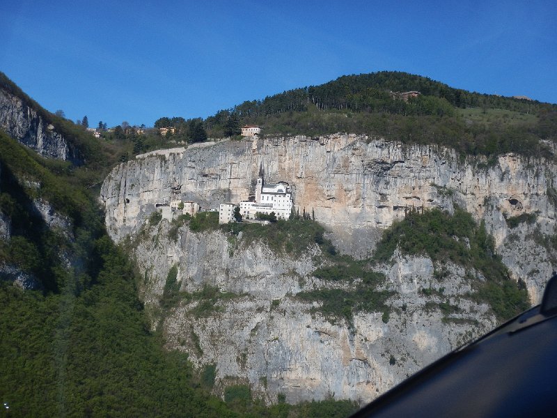 IMG_4336b.JPG - Santuario Madonna della Corona 