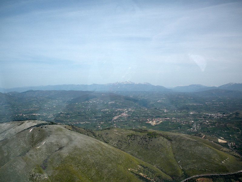 DSCN2972.JPG - I monti Sibillini sullo sfondo