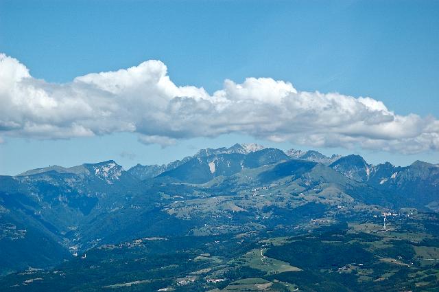 DSC_2215.JPG - Iniziamo la salita per la valle della A22