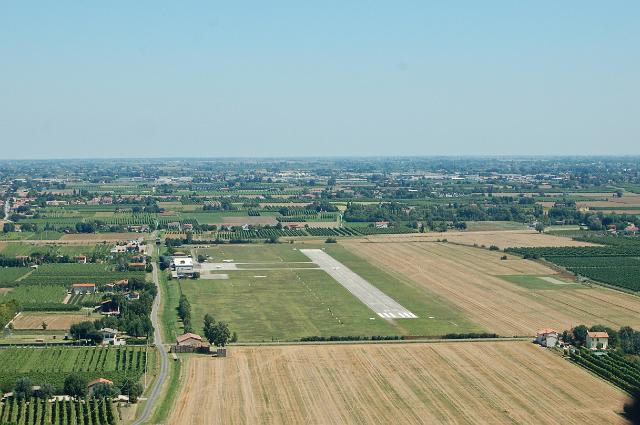 DSC_2519.JPG - Per pranzo ci fermiamo dalgi amici dell'aeroporto di Lugo LIDG