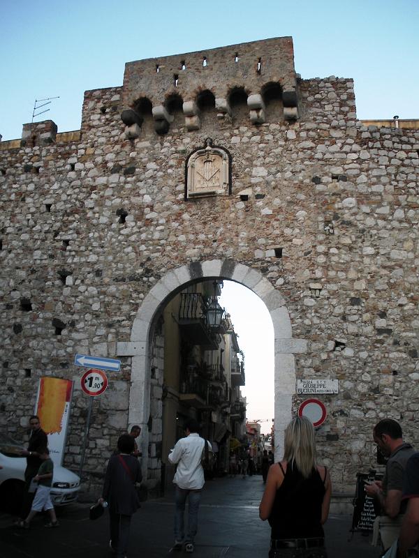 DSCN1134.JPG - La sera a Taormina.... questa volta da terra!